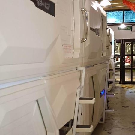 Vspace Guesthouse Capsule & Cafe Malacca Exterior foto