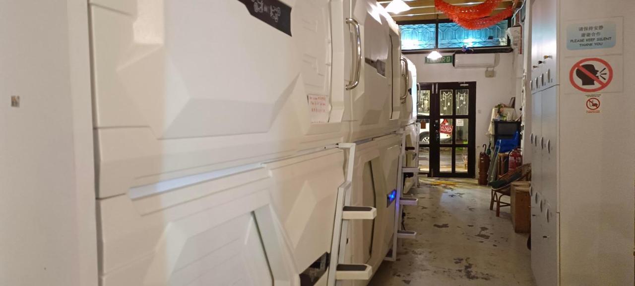 Vspace Guesthouse Capsule & Cafe Malacca Exterior foto